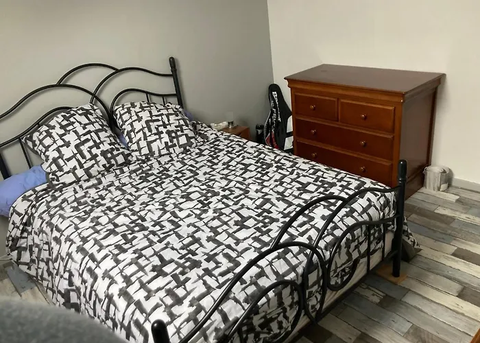 Chambre Meublee Dans Une Maison